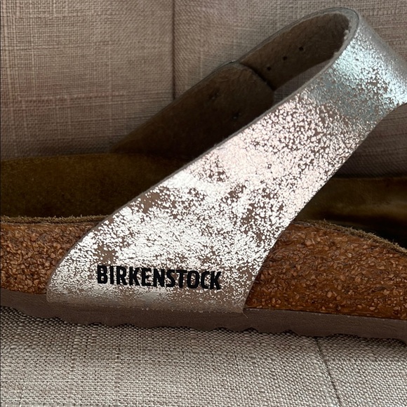 Silver Metallic Birkenstock T-Strap Sandals - Size 9 - Picture 5 of 11